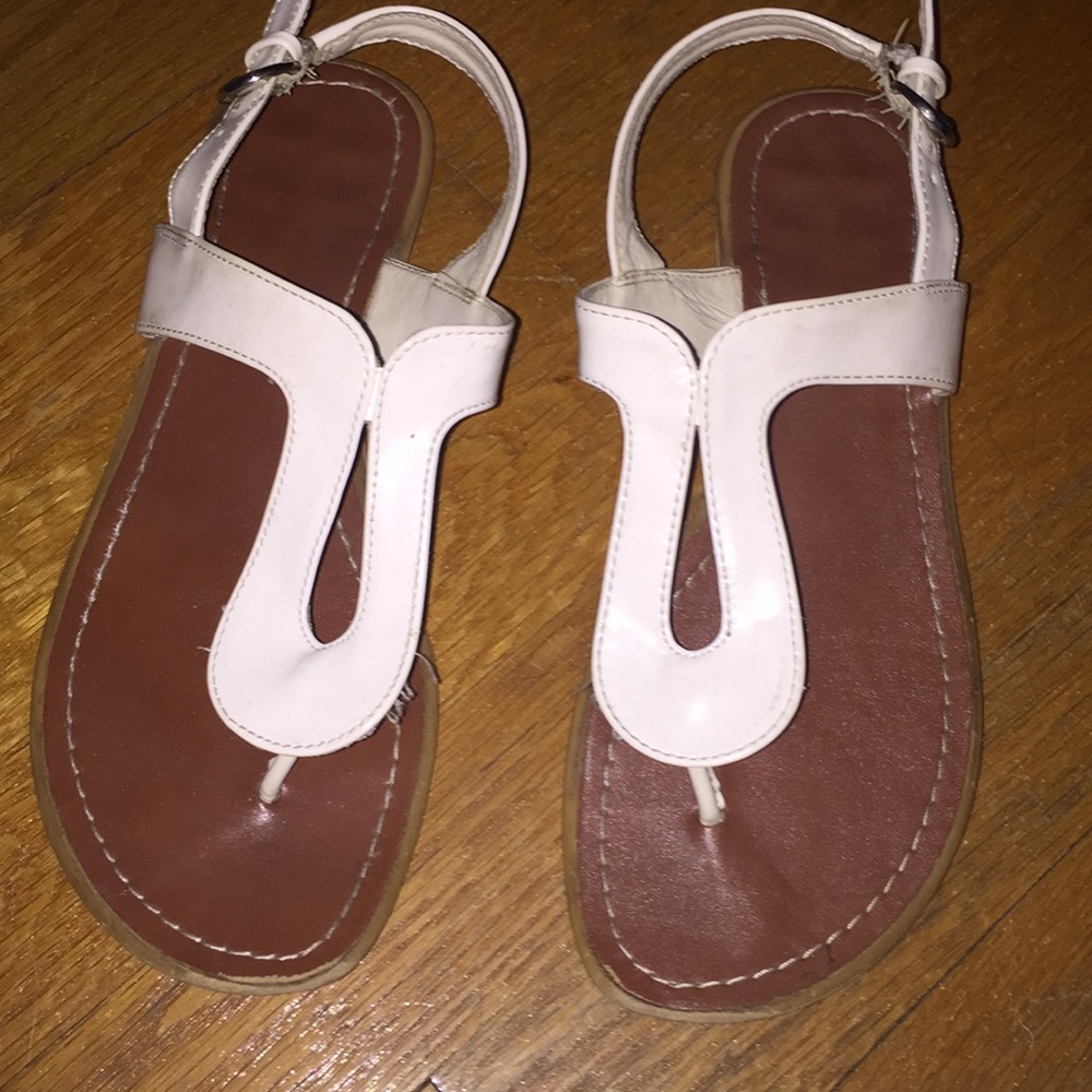 super cute white sandals!!!